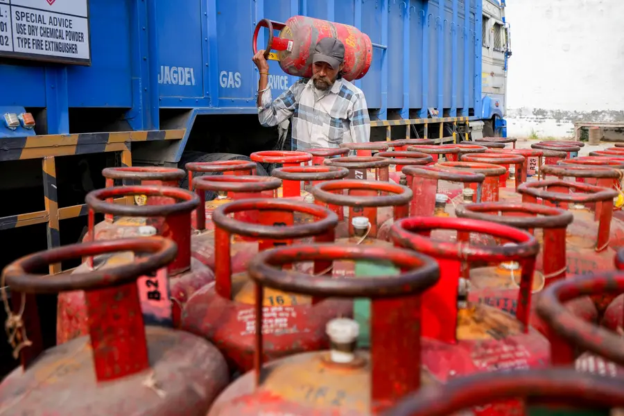 LPG gas shortage in dhakoli